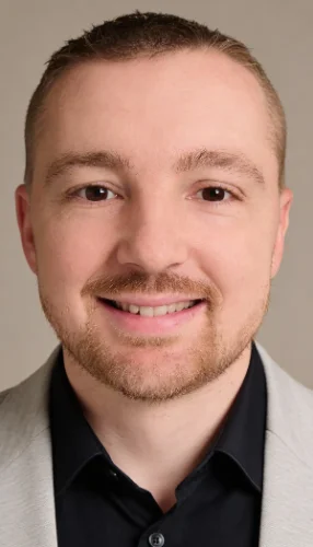 [image : Photo de profil professionnelle de Matthieu Beucher, fondateur de Web Guru, portrait sur fond neutre, style corporate et accessible]